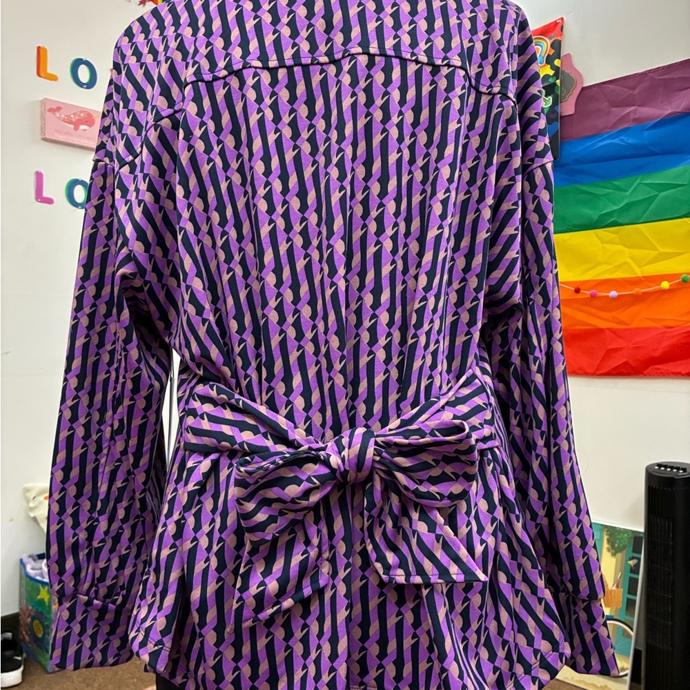 Liz Claiborne Purple, Black & Tan Geometric V-Neck Top - Picture 2 of 7